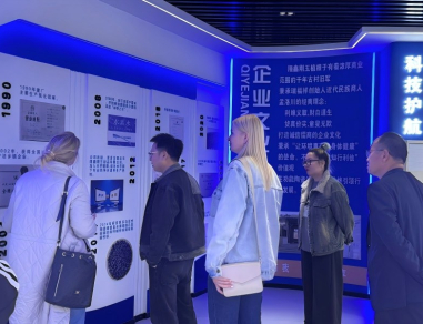 Russia Customer to Visit Longxin Bio Ceramic Ball Factory